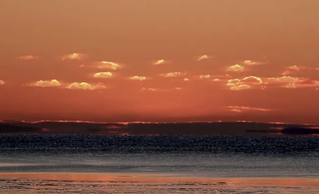 Любители сняли невидимое: впервые запечатлена солнечная корона во время частичного затмения